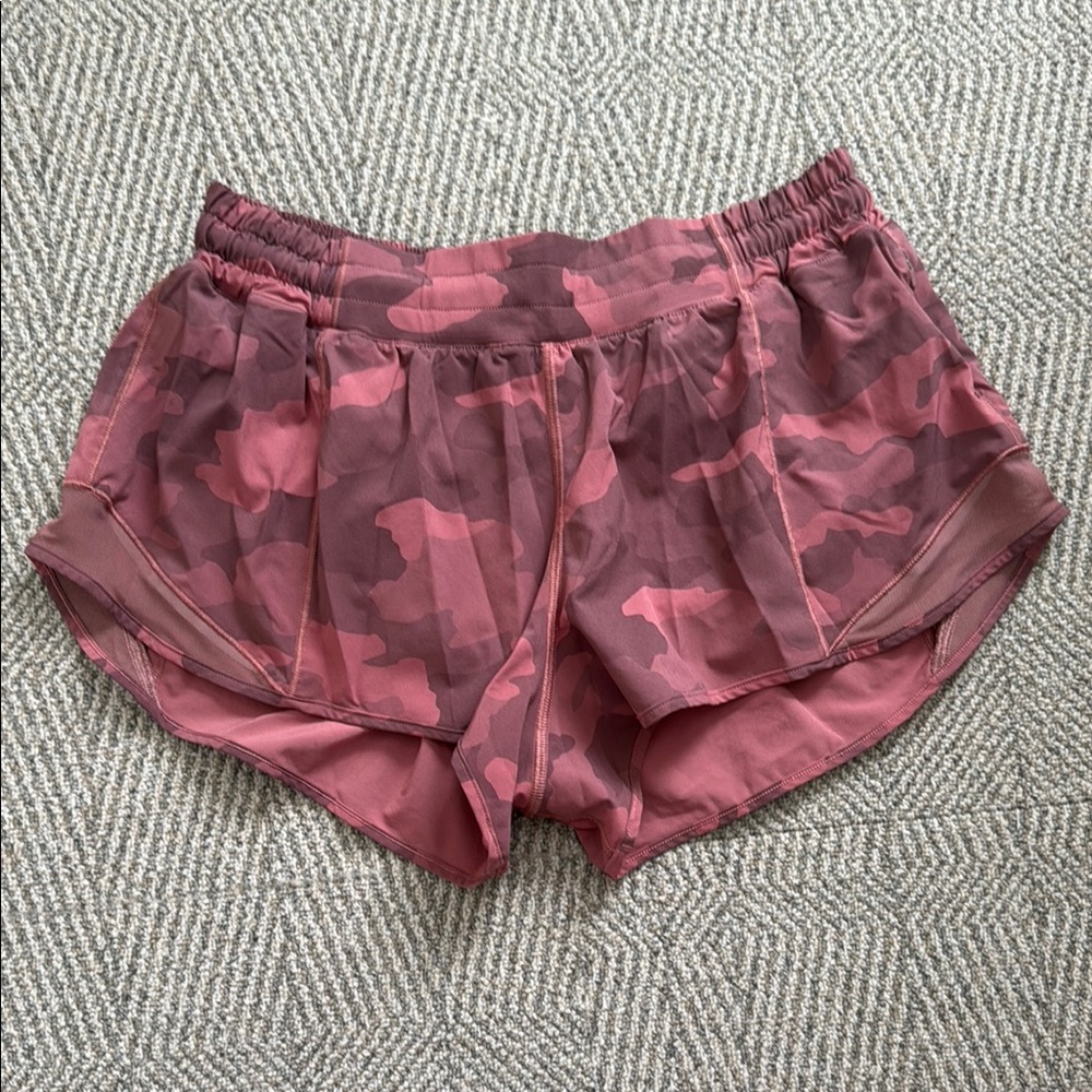 Lululemon Hotty Hots pink camo Shorts